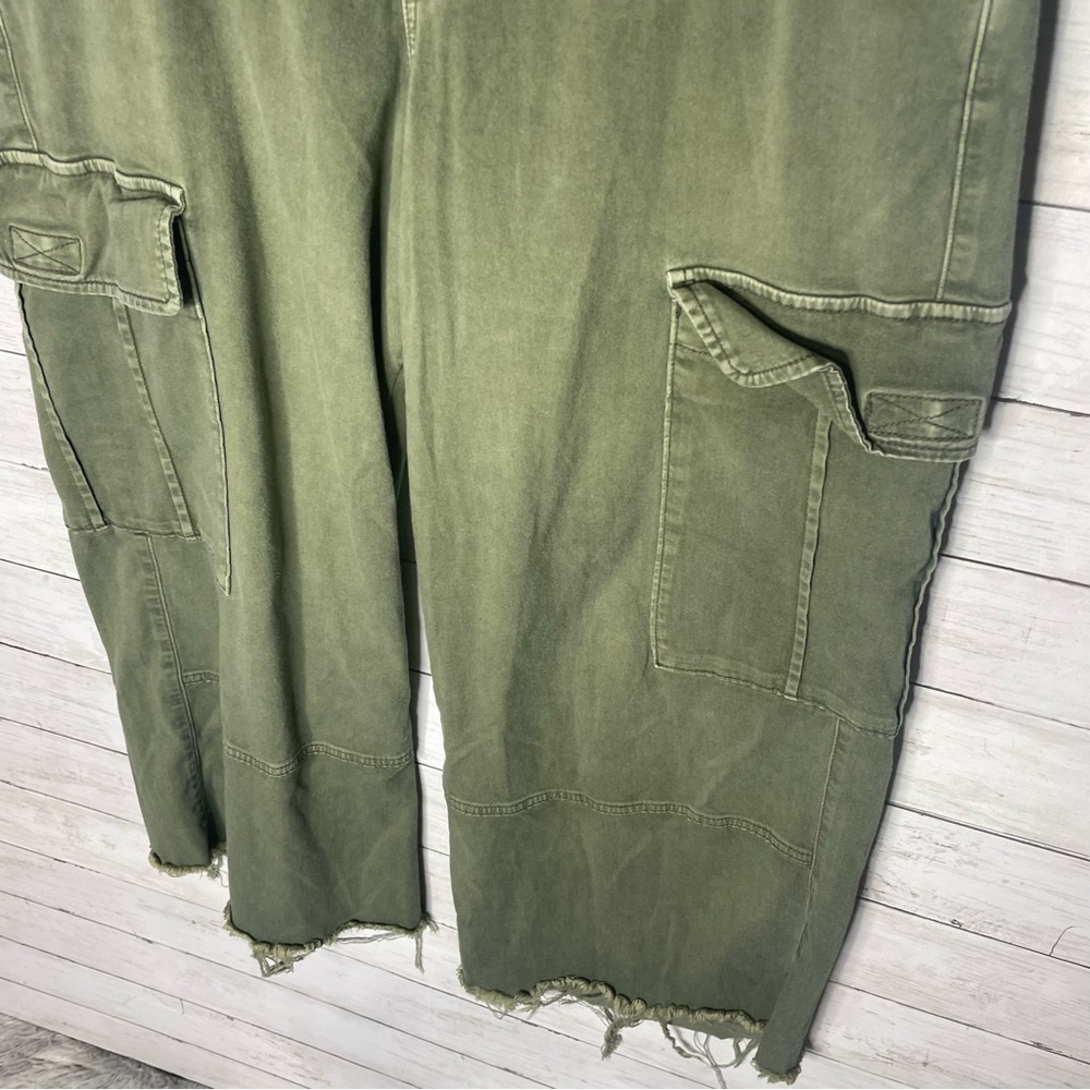 American Eagle AE Wide Leg Baggy Cargo Pants Size 16 - Picture 3 of 7